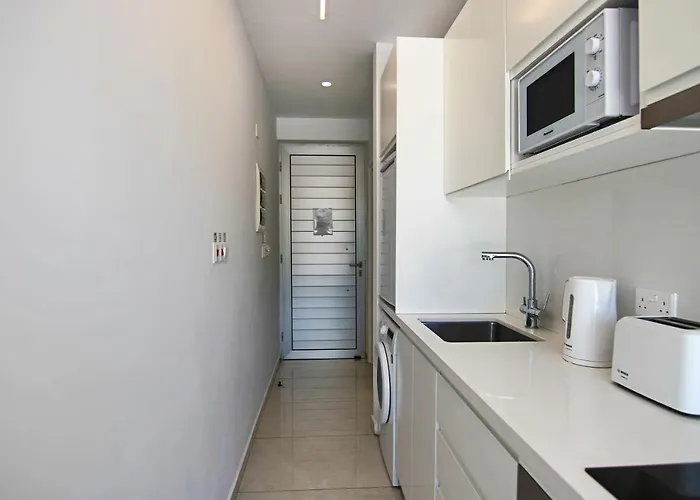 Phaedrus Living - Seaside Luxury Flat Harbour 103 Πάφος