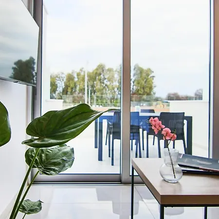 Phaedrus Living - Seaside Luxury Flat Harbour 103 דירה *