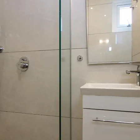 Phaedrus Living - Seaside Luxury Flat Harbour 103 פאפוס